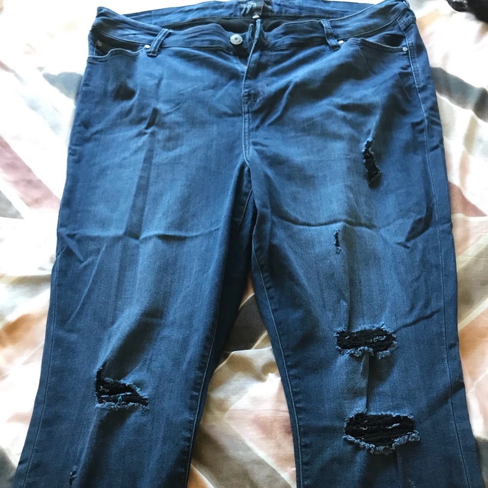 Distressed skinny jeans